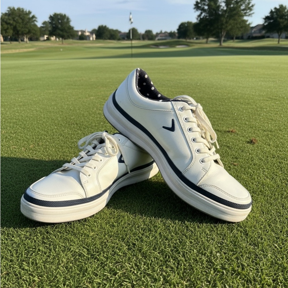 Callaway White and Navy Woman’s golf shoes Size 7.5 Gently Used